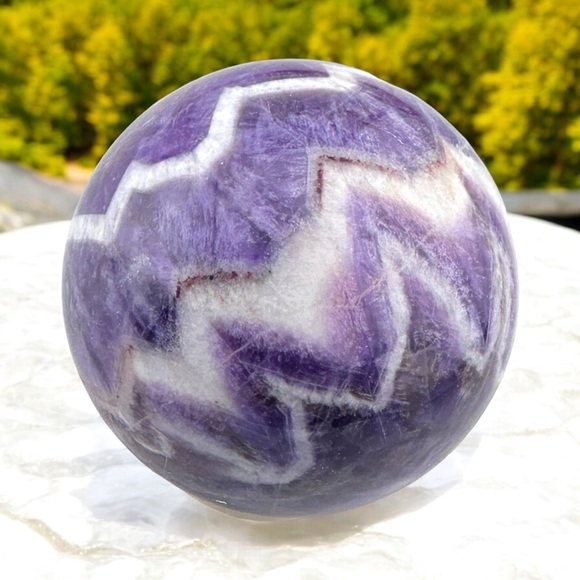 Dream Amethyst Natural Vibrant Natural Healing Crystal Sphere Ball Gemstone - Picture 3 of 4
